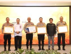 Polresta Barelang Terima Piagam Penghargaan Penganugrahan Predikat Penilaian Kepatuhan Penyelenggaraan Pelayanan Publik 2024 dari Ombudsman RI