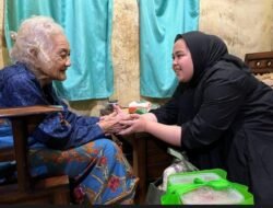 Anggota DPRD Propinsi Humaira Zahrotun Noor Sambangi Warga Kaum Dua’fa Berbagi Kebahagiaan di Malam Takbiran.