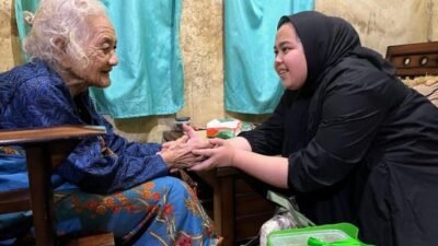 Anggota DPRD Propinsi Humaira Zahrotun Noor Sambangi Warga Kaum Dua’fa Berbagi Kebahagiaan di Malam Takbiran.