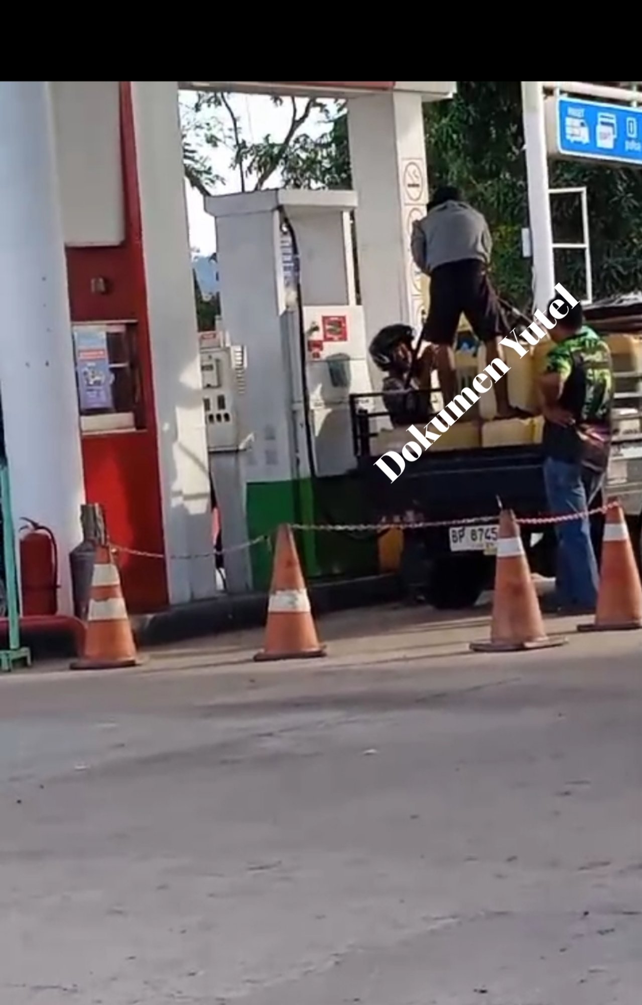 Diminta kepada Kapolsek Sagulung untuk Menindak Pelaku Penimbunan BBM Bersubsidi dan juga Penyedia