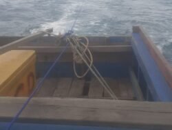 NELAYAN WARGA PELANTAR BUGIS SEDANAU ALAMI MUSIBAH DI LAUT, BERUNTUNG DAPAT DISELAMATKAN